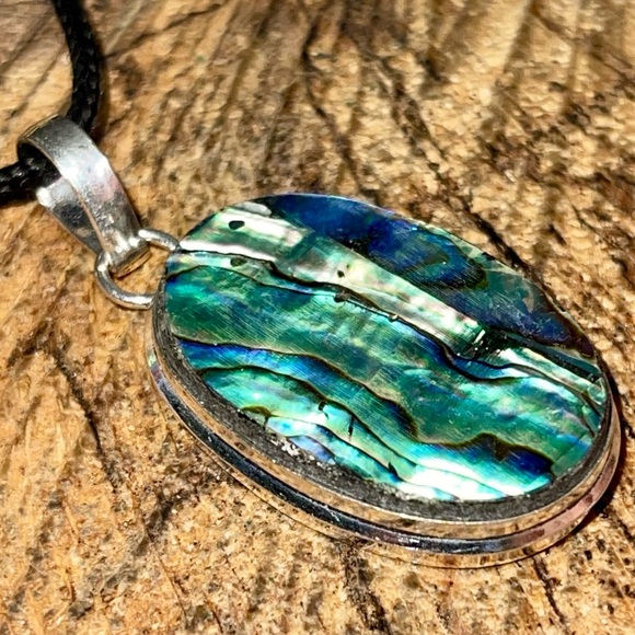Iridescent Abalone Shell Pendant - Picture 6 of 11